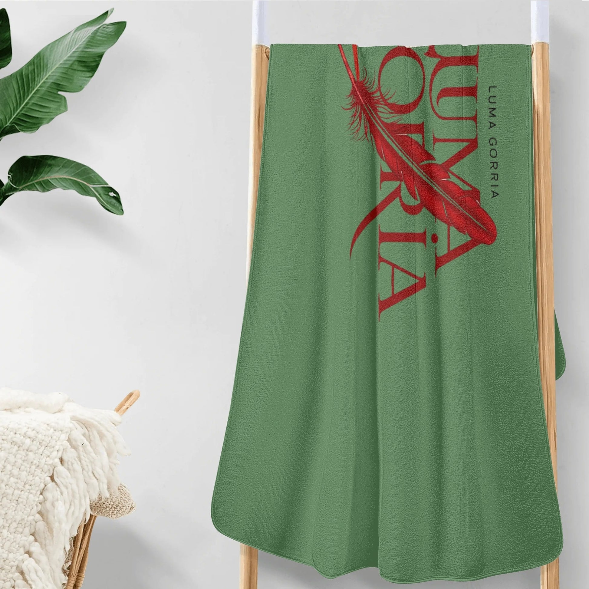 Personalized Soft Bath Towel 2 Sizes for Bathroom Gym and Travel popcustoms   Luma Gorria vêtement