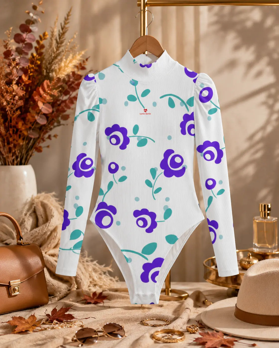 Body femme col roulé à manches bouffantes  non porter de face presenter sur cintre de couleur violet