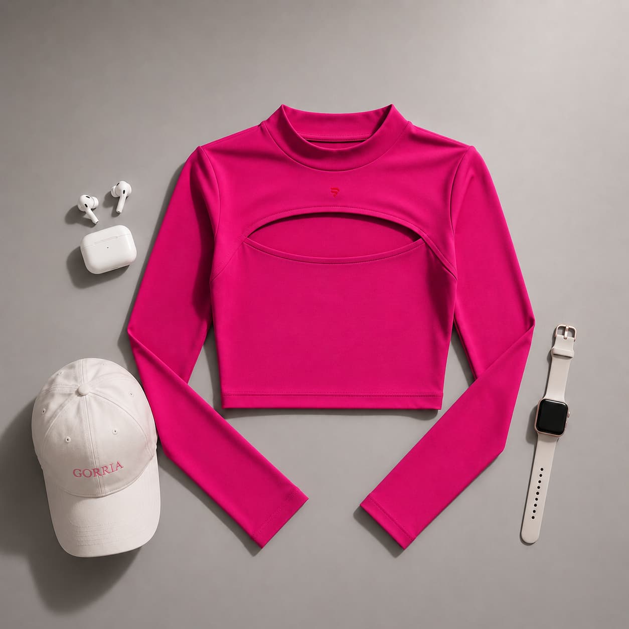 Crop top femme col montant avec découpe poitrine – Style audacieux & tendance