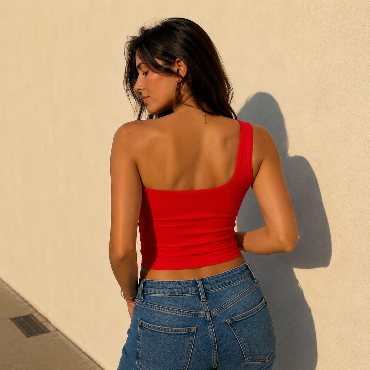 Haut court asymétrique une bretelle femme – Style moderne & tendance