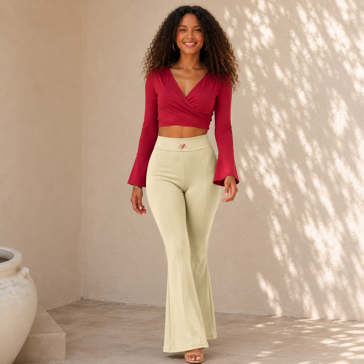 Pantalon femme taille haute évasé et fendu – Élégance & silhouette allongée
