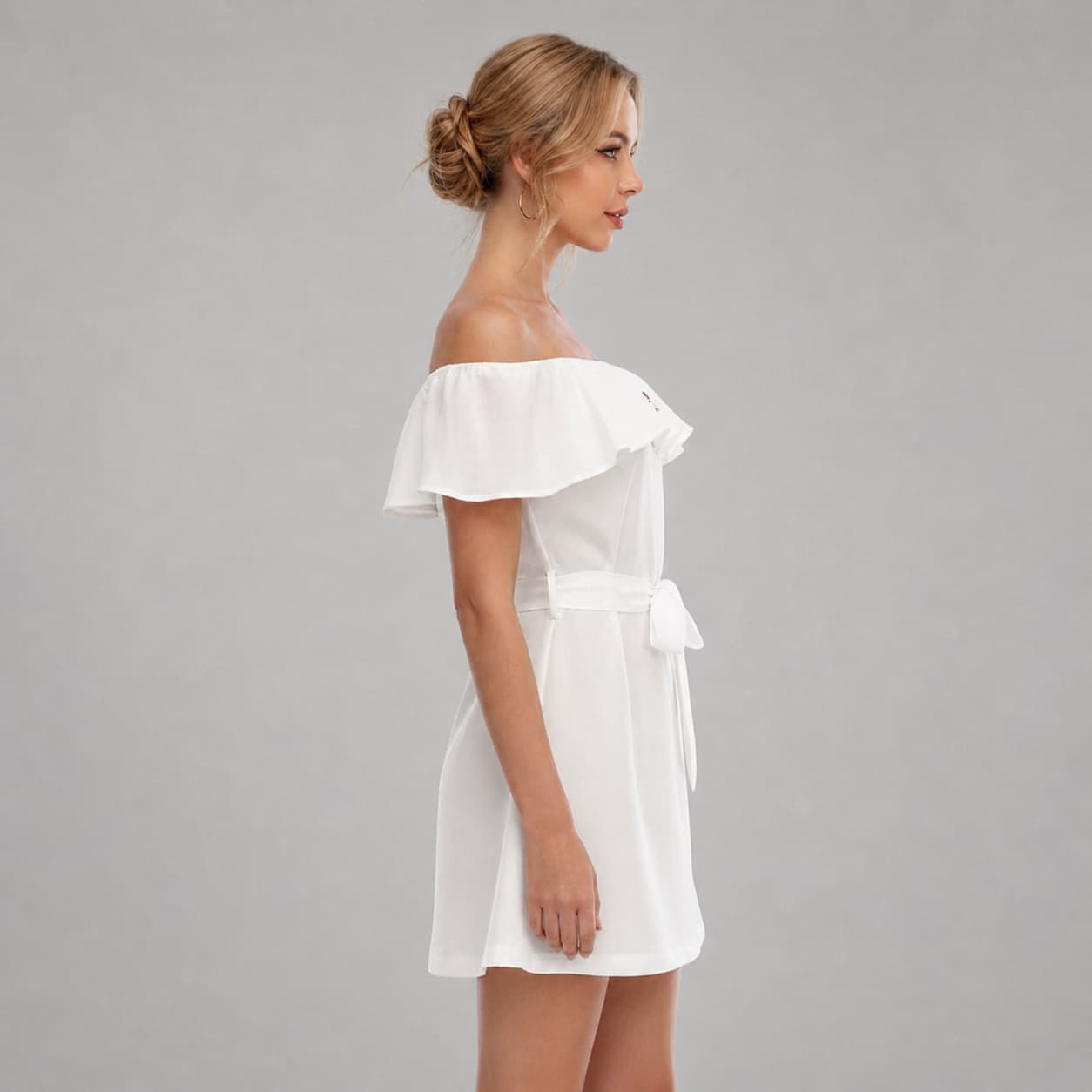 Robe à épaules dénudées avec volants pour femme – Élégance légère & style tendance