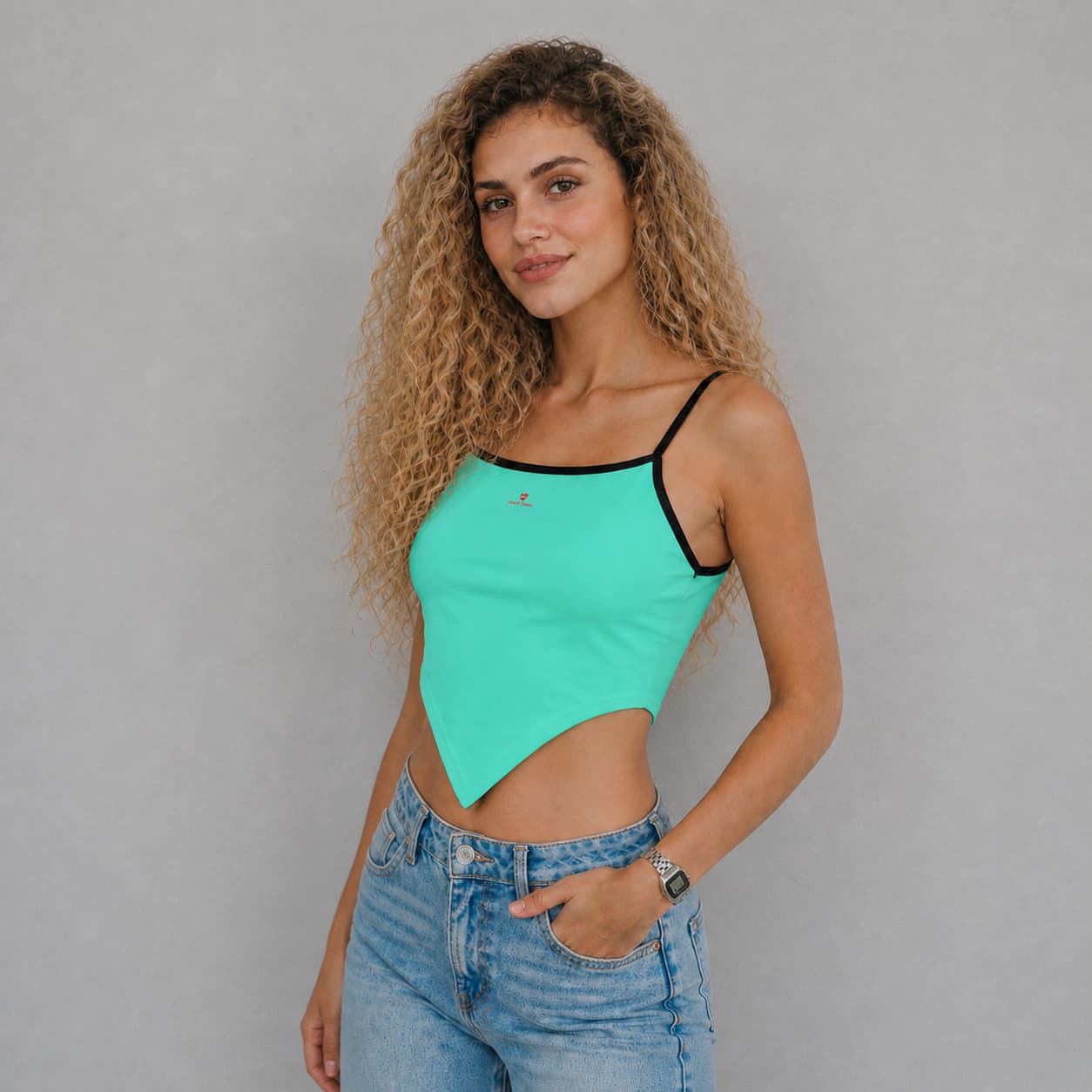 Crop-top femme à bretelles spaghetti – Style sexy & tendance