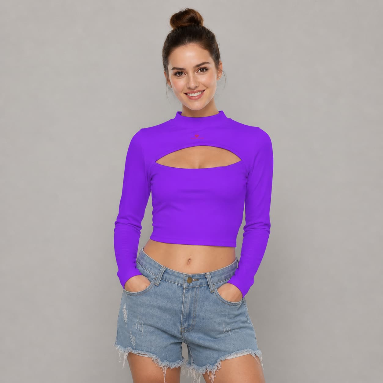 Crop top femme col montant avec découpe poitrine – Style audacieux & tendance