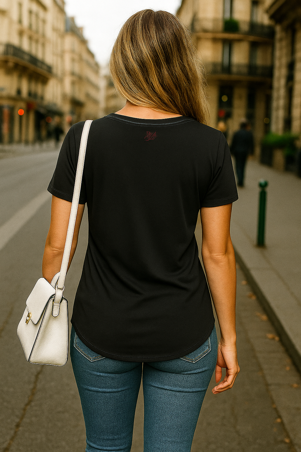T-shirt femme col V long – Ample, respirant et flatteur Luma Gorria vêtement  T-shirt femme col V long Luma Gorria vêtement