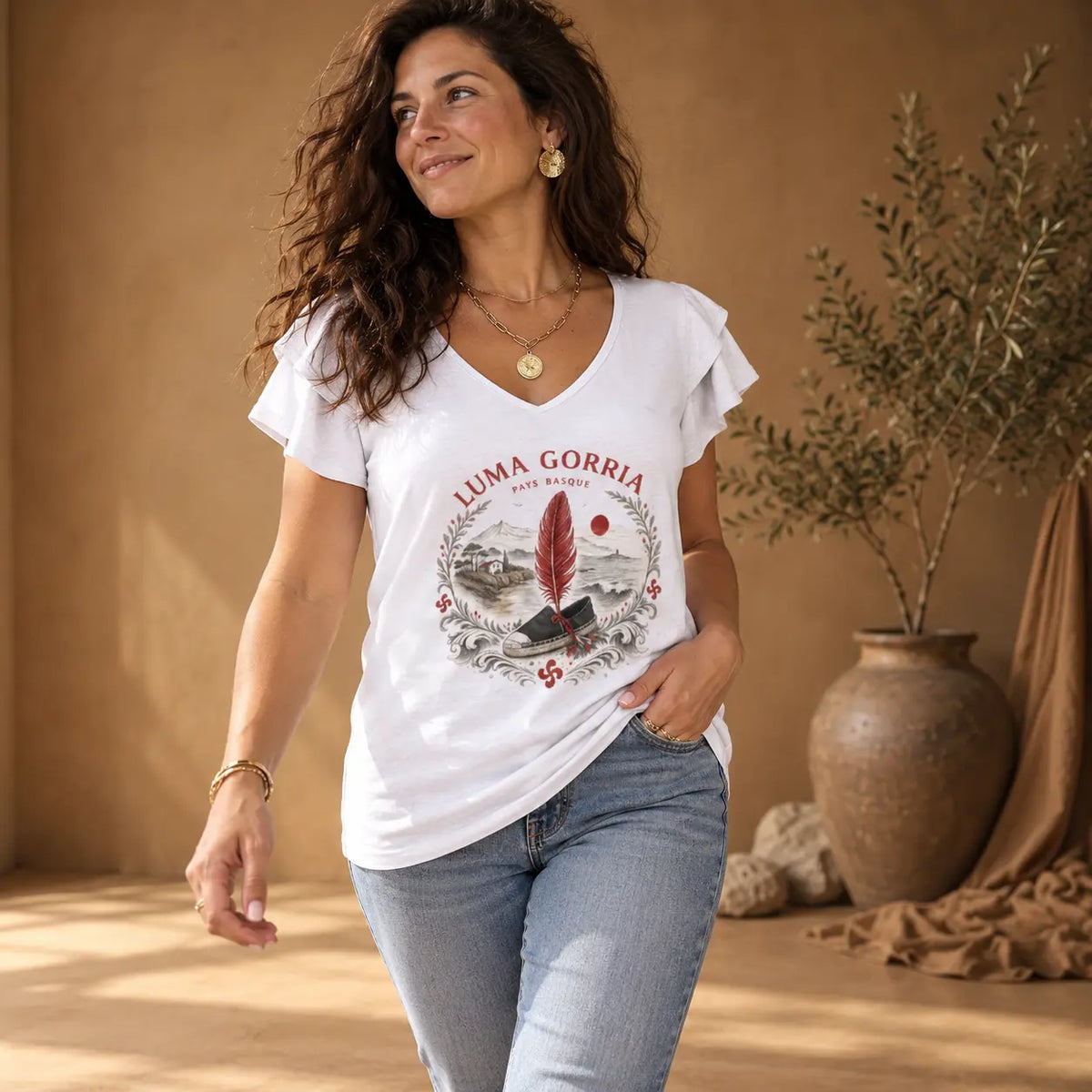 T-shirt femme col V à manches courtes volantées – Féminité, confort & élégance