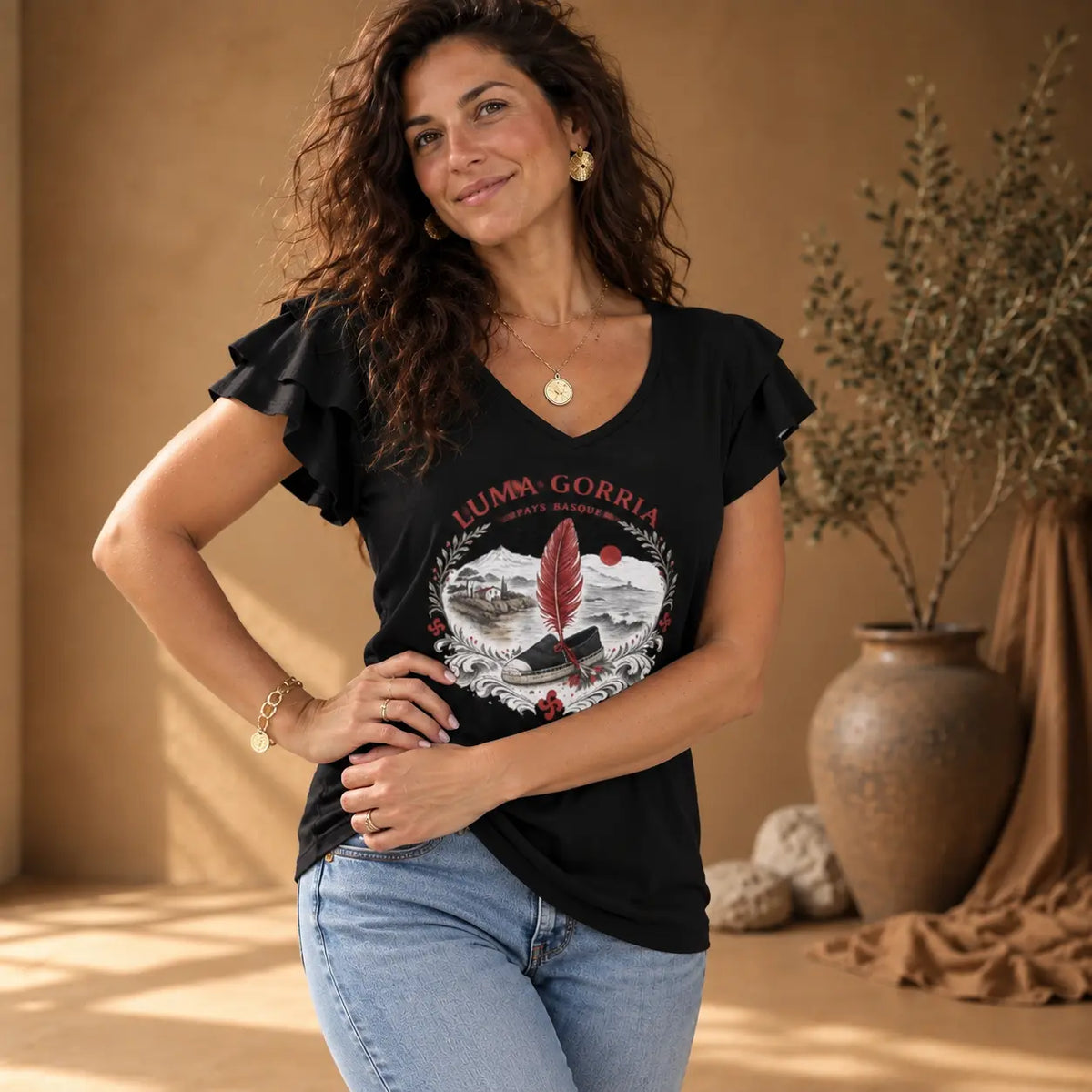 T-shirt femme col V à manches courtes volantées – Féminité, confort & élégance