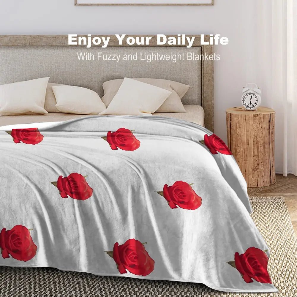 Couverture en Flanelle Ultra Douce – posé sur un lit colorie blanc fleurie
