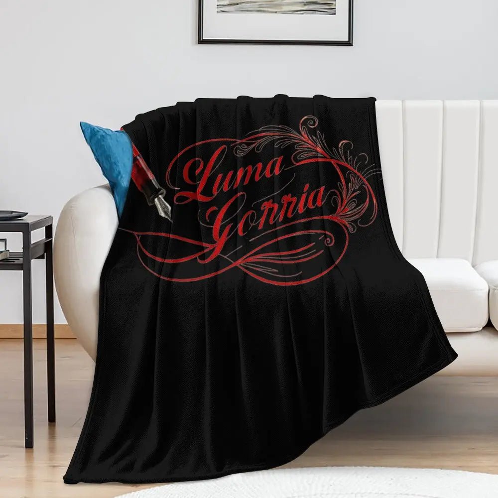 Couverture en Flanelle –posé sur un canpé colorie noir