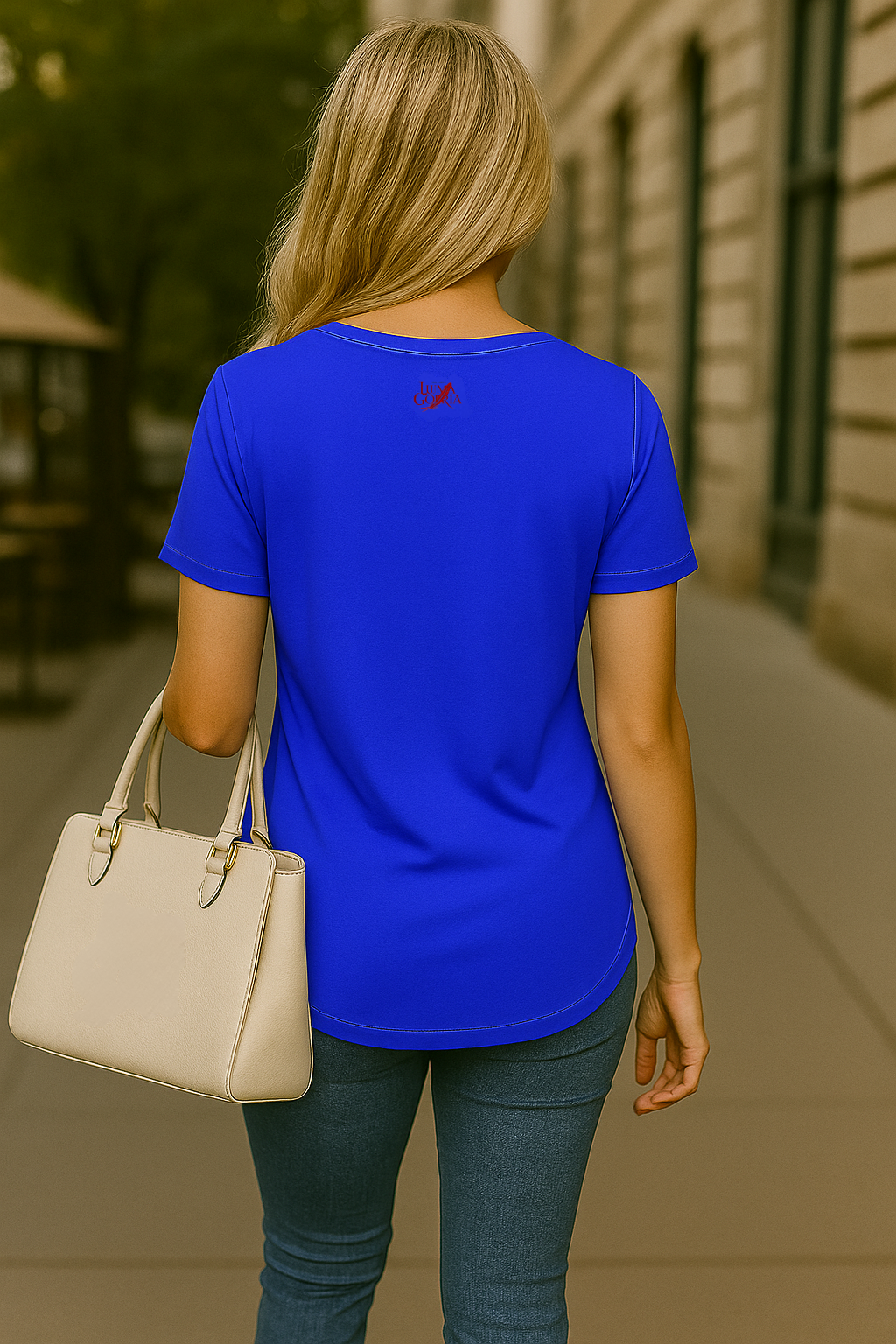 T-shirt femme col V long – Ample, respirant et flatteur Luma Gorria vêtement  T-shirt femme col V long Luma Gorria vêtement