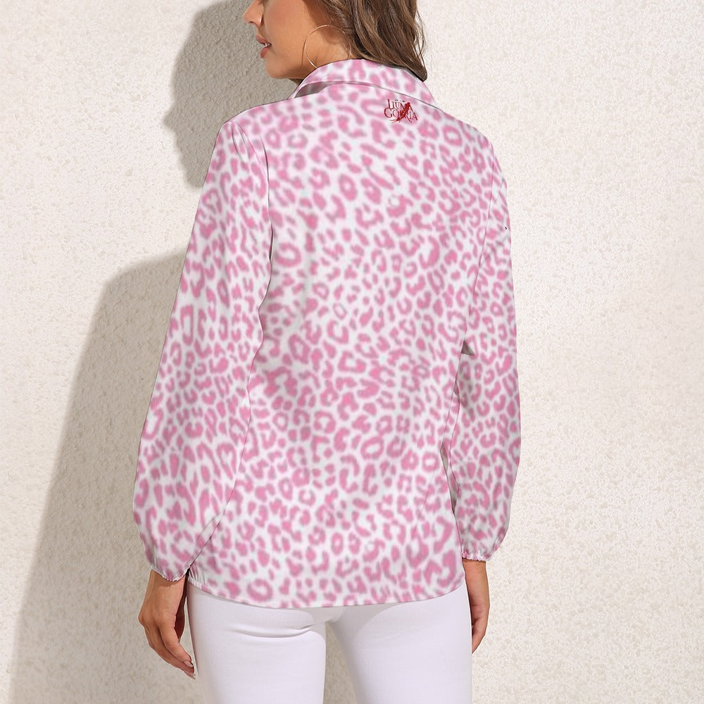 Haut chemise à manches longues porté de dos colorie léopard rose