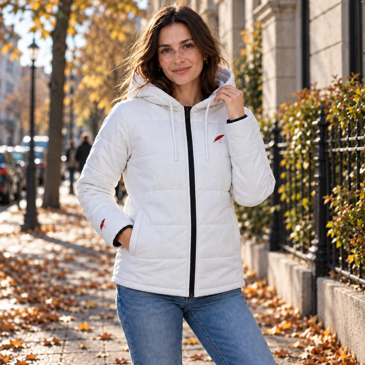Veste chaude matelassée à capuche pour femme – Protection, chaleur & confort