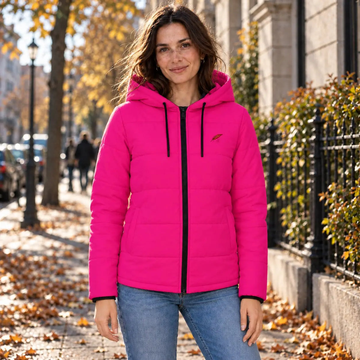 Veste chaude matelassée à capuche pour femme – Protection, chaleur & confort