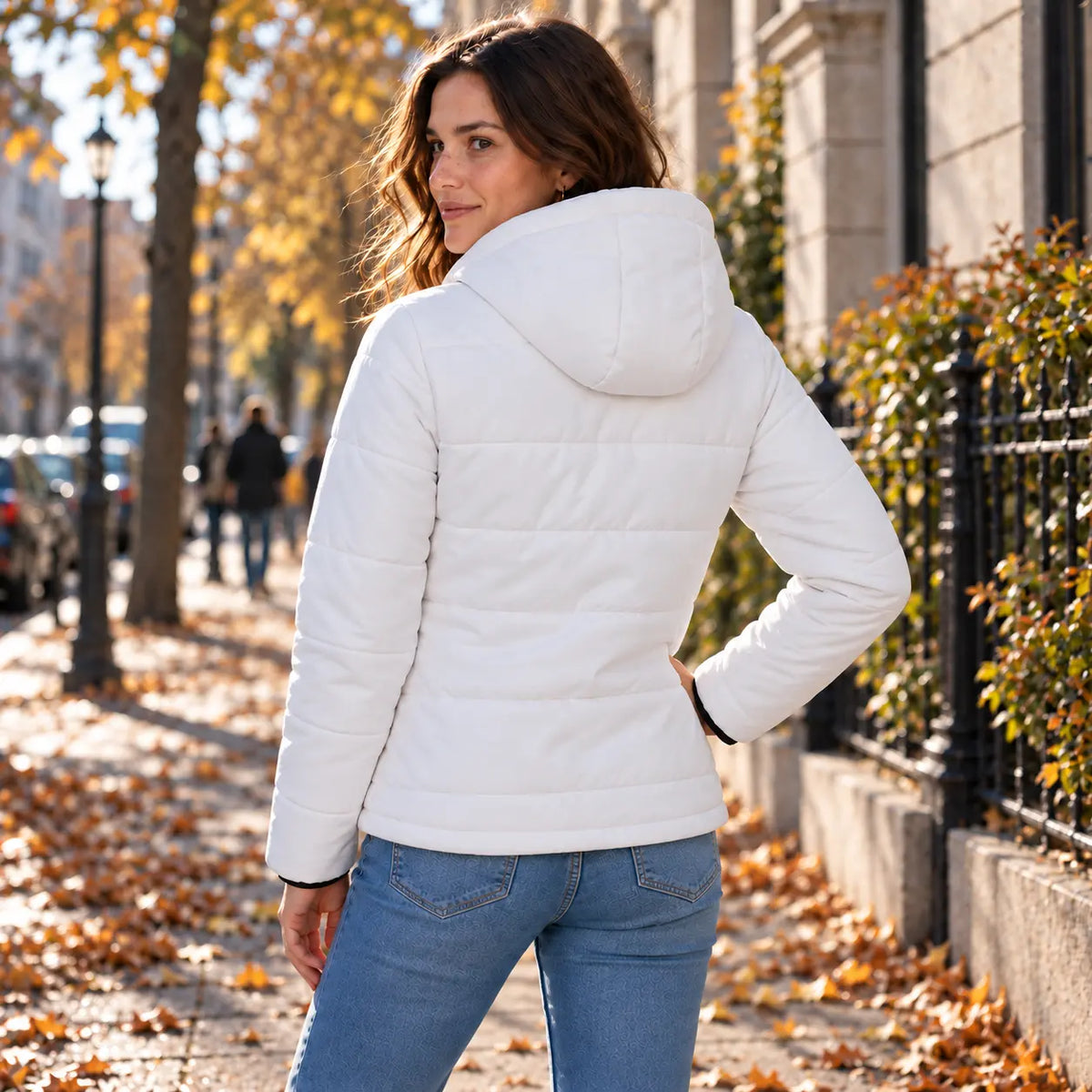 Veste chaude matelassée à capuche pour femme – Protection, chaleur & confort
