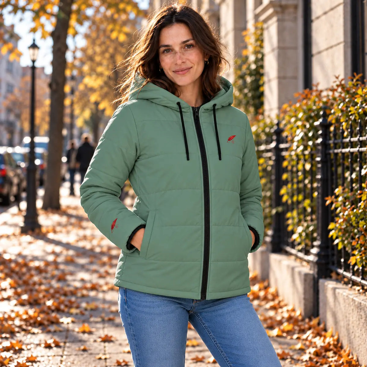 Veste chaude matelassée à capuche pour femme – Protection, chaleur & confort