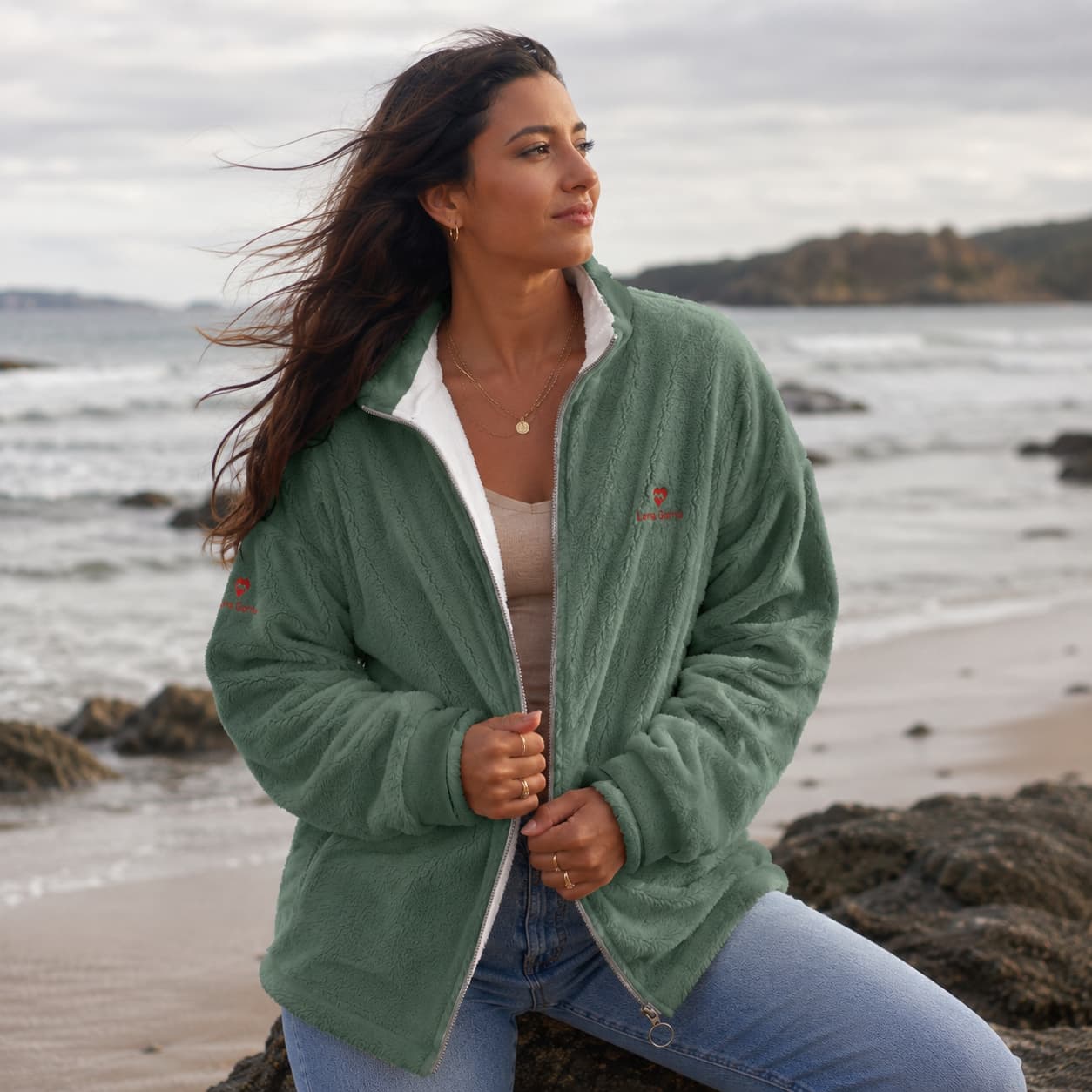 Manteau polaire Borg à col montant zippé porter de face couleur vert kaki