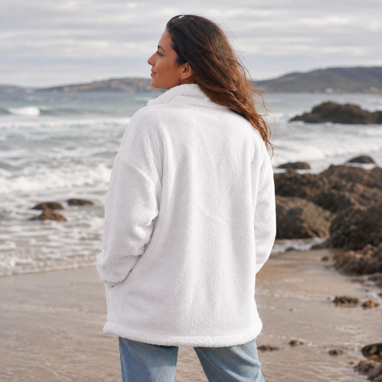 Manteau polaire Borg à col montant zippé porte de dos couleur blanc