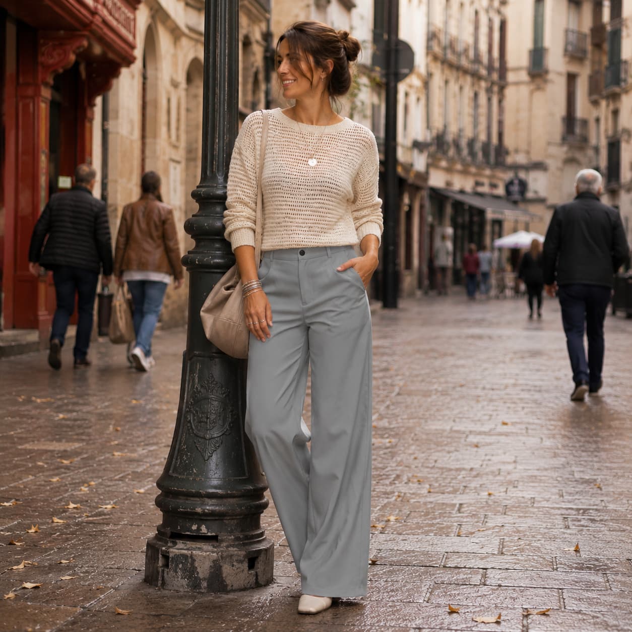 Pantalon large femme taille haute porter  de face couleur gris