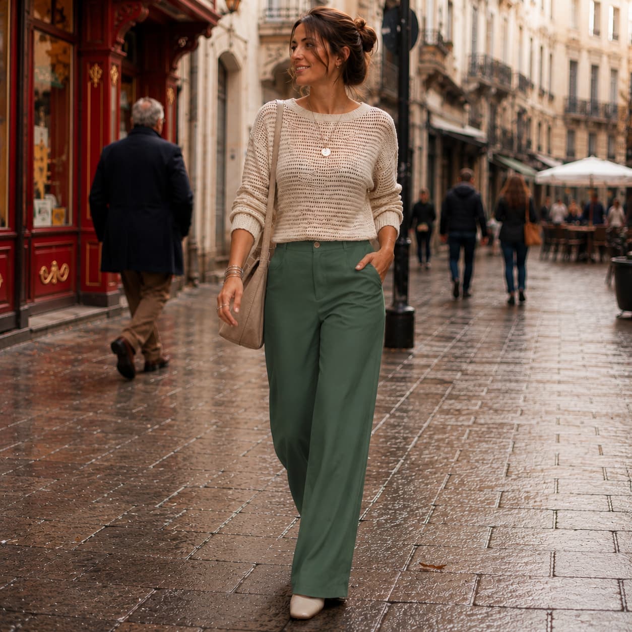 Pantalon large femme taille haute porter de face  de couleur vert
