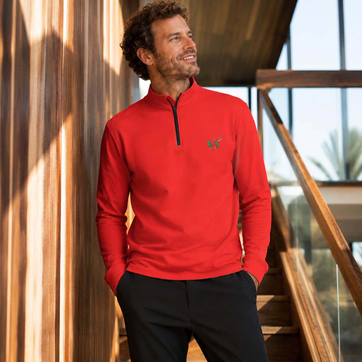 Pull col roulé zippé pour homme  porter de face couleur rouge
