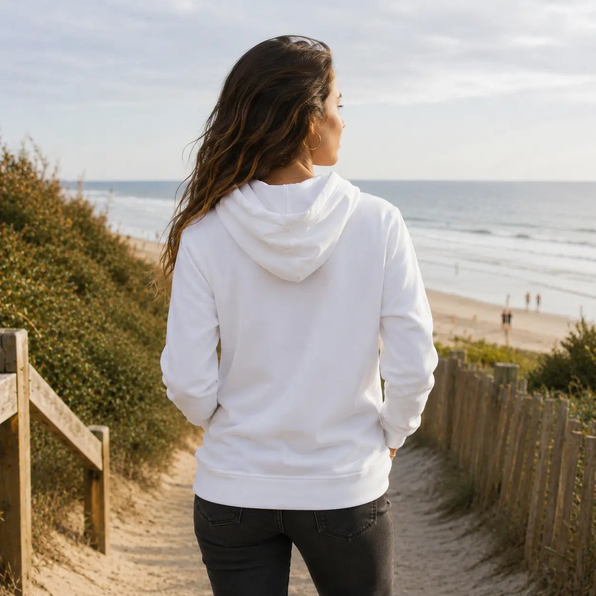 Sweat à capuche en velours chaud pour  femme porter de dos couleur blanc