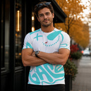 T-shirt homme respirant à col rond porté par un homme les bras croise de face couleur vert d'eau