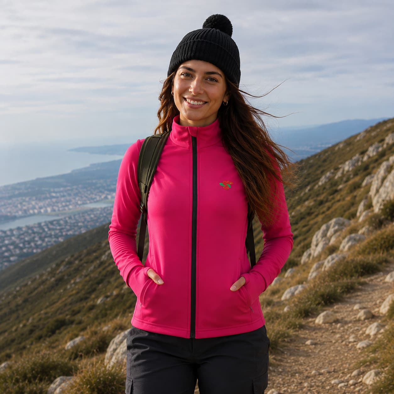 Veste à manches longues avec passe-pouces pour femme porter  de face couleur rose fuchsia