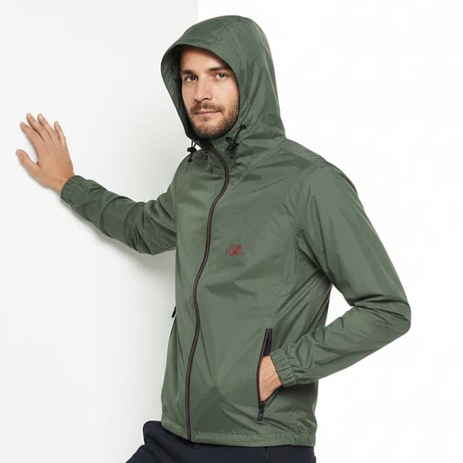 Coupe-vent homme à capuche zippé léger et pratique