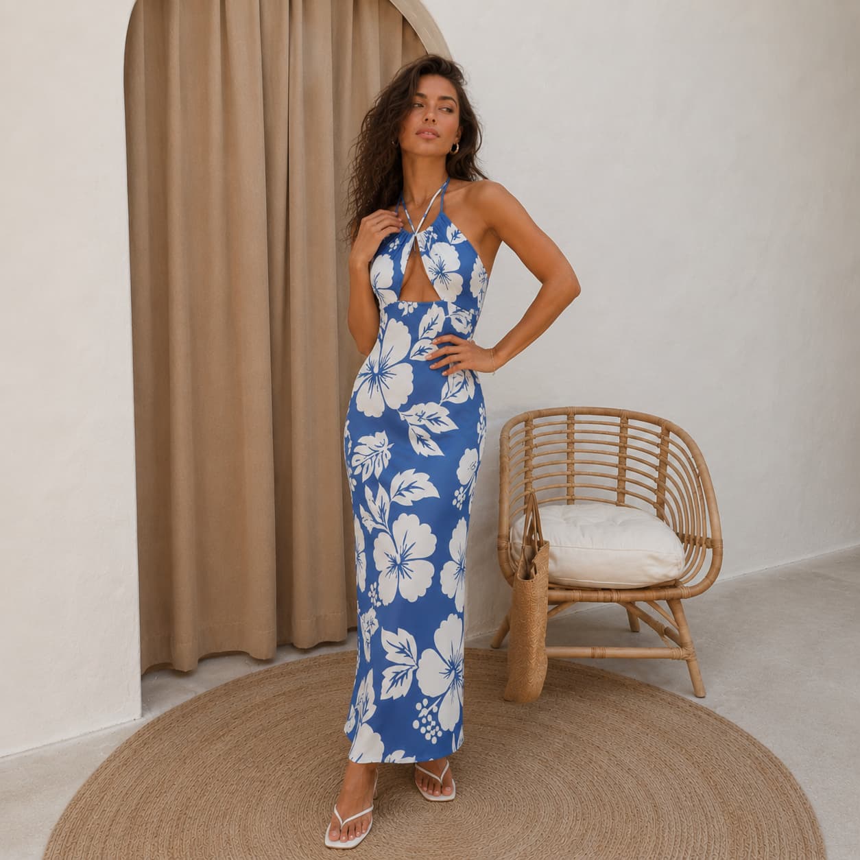 Robe longue sexy à bretelles décolleté plongeant – Élégance & silhouette sublimée