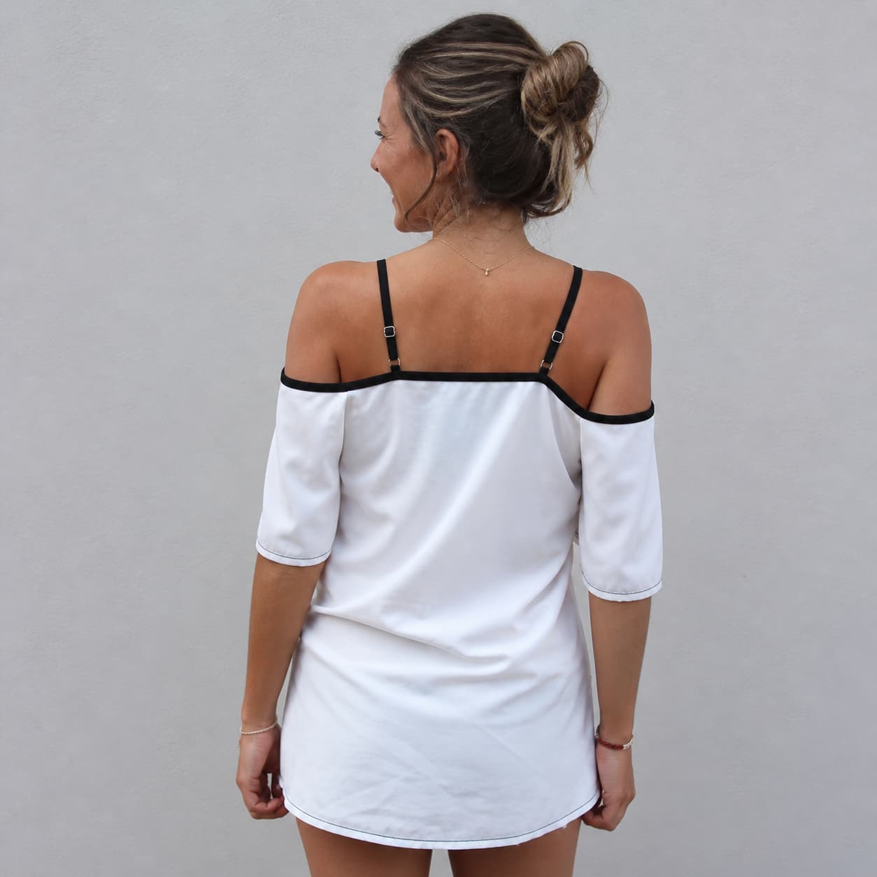 Haut femme à bretelles en mousseline – Élégance fluide & style tendance