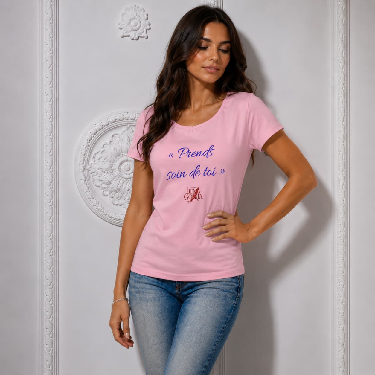 T-shirt femme col V fluide confort, féminité et simplicité.