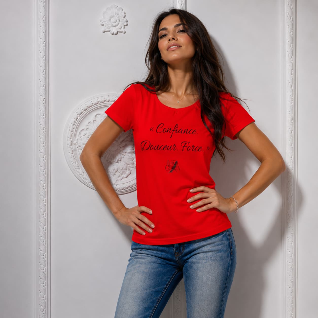 T-shirt femme col V fluide confort, féminité et simplicité.