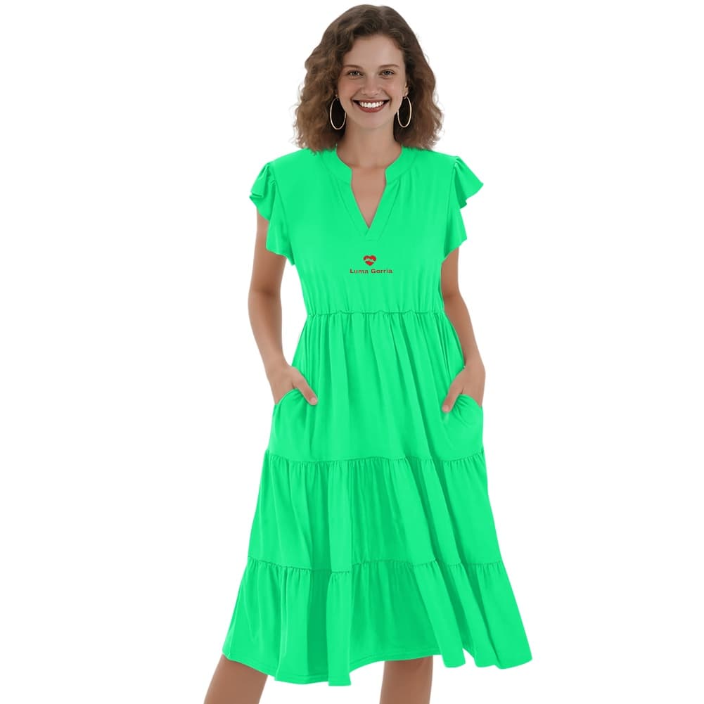 une femme qui porte une robe midi patchwork femme col v manches courtes de face coloris vert pomme